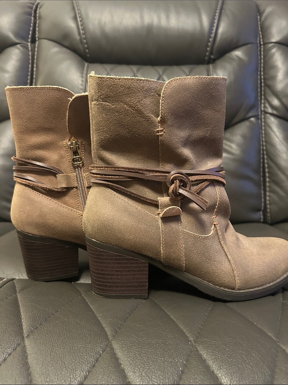 Eddie Bauer Louise Tan Suede Leather Faux- Fur Ankle Boots
C324